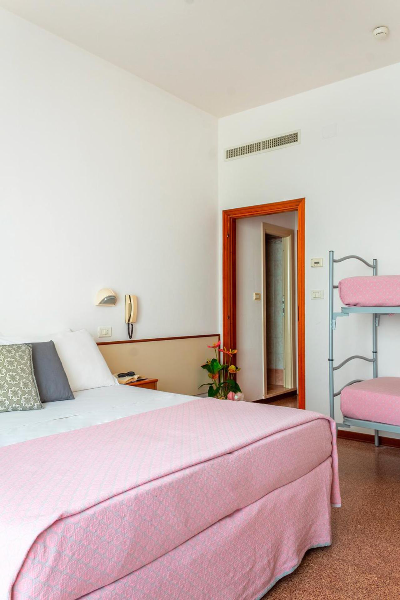 Mon Hotel Misano Adriatico Esterno foto